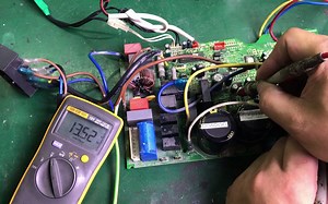 美的变频空调P4故障，原来是这两颗电阻问题