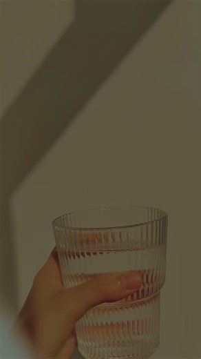 💔🥹 . Don't under review my video please🙏🥺 #fyp #tiktok #1millionaudition #inshot #video #irahi987 #unfreezemyaccount #urdupoetry