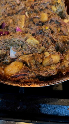 Turn your day-old cooked beef into a mouthwatering beef vuna, bursting with the bold flavors of fresh, aromatic spices. #beef | Ghure Ashi