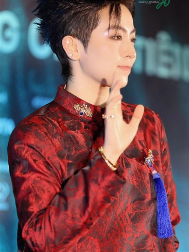 Gil Lê tại thảm đỏ Làn Sóng Xanh 2025 #LanSongXanh #LanSongXanh2025 #lansongxanhmusicawards2025 #ConRồngCháuTiên