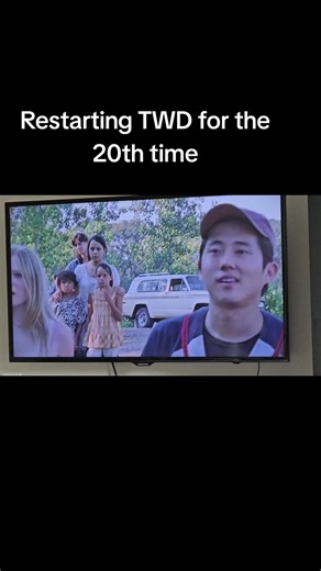 I only watch seasons 1 - 8. My last straw was Carl dying #twd #thewalkingdead #netflix #fyp #rickgrimes