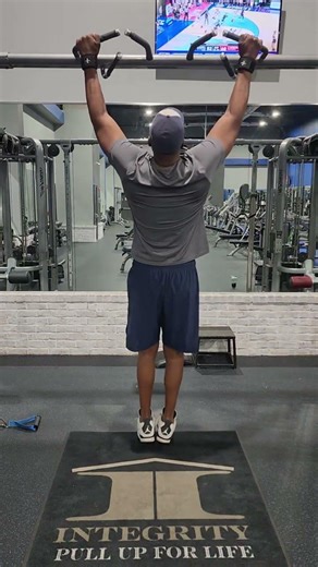 Full lockout Pullups are hard. #pullups #gym #gymtok #tiktok #workout #motivation #daddy #hardwork