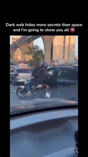 @crashoutcaught on Instagram: "Only @crashoutcaught 日本利用压电瓷砖将脚步转化为电能。这些瓷砖捕捉来自你脚步的动能。当你行走时，你的重量和动作会对瓷砖产生压力。瓷砖会轻微弯曲，从而产生机械应力。瓷砖内部的压电材料将这种应力转化为电能。每一步都会产生少量电荷，而数百万步结合在一起就能产生足够的电力来驱动LED 灯、数字显示屏和传感器。在像涩谷车站这样繁忙的地方，每天大约有240万个脚步为这一系统作出贡献。 这些电能可以被储存或立即使用，从而减少对传统电力来源的依赖，并支持可持续的城市基础设施。 这种方法将日常运动转化为实用的可再生能源 #日本#知识#事实 你知道吗 推荐 科技创新历史 技术 实验热门"