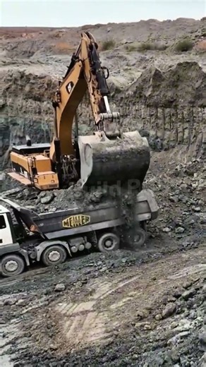 CAT 385C Loading Overburden with FULL POWER! 💥 Massive Excavator at Work #heavyequipment