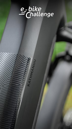 Met de krachtige Bosch CX-motor en een 800 Wh PowerTube-accu heeft de Kathmandu Hybrid Pro 800 alles in huis om nieuweavonturen aan te gaan. Comfortabel, veelzijdig en klaar voor lange dagen onderweg. Het klassiek elegante frame zit boordevol slimme details: weggewerkte kabels, een 100 mm geveerde voorvork voor maximale controleen nog veel meer. Dankzij de geïntegreerde IC 3.0-bagagedrager neem je moeiteloos alles mee wat je nodig hebt. 👉 Zelf ervaren? De Kathmandu Hybrid Pro 800 is bij ons te 