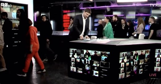 Russia cracks down on journalists, social media