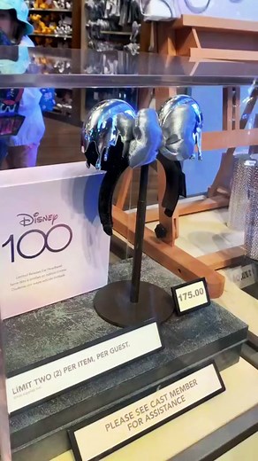 Disney Minnie Ears Review: Lightweight and Stylish Accessories