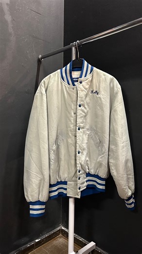 HUMANA Secondhand & Vintage on Instagram: "Today (Jan 26) & tomorrow (Jan 27) get 50% off all jackets & coats in all our stores across Germany 🧥✨ Offer valid only with a registered customer card in the Humana app. So: download the app, sign up & get your discount at checkout 📲💛 ___________ Heute (26.01.) & morgen (27.01.) bekommt ihr 50 % auf alle Jacken & Mäntel in allen unseren Shops deutschlandweit 🧥✨ Das Angebot gilt nur mit registrierter Kundenkarte in der Humana App. Also: App download