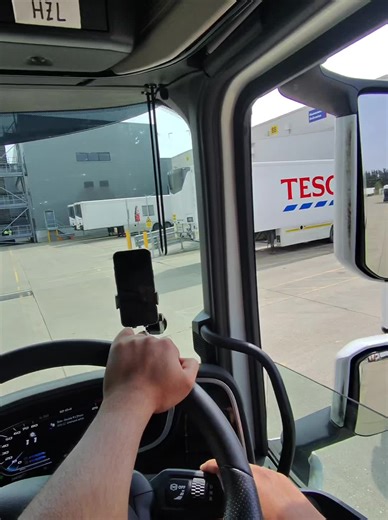 A Day Driving an HGV Lorry in London