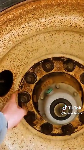 Starting off with the initial checks on this new trailer with Brody! #larsonfarms #farmtok #machine