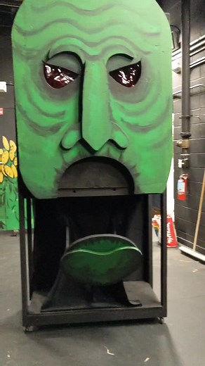 floating Oz head #wizardofoz #theaterprops #setdesign #theaterdesign