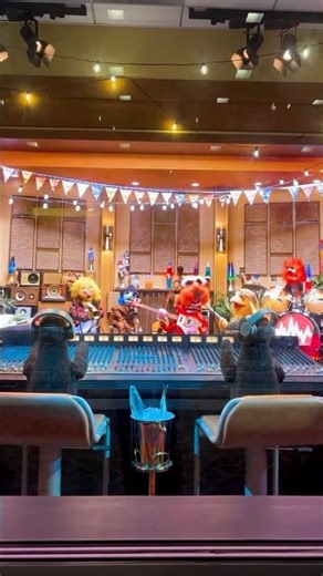Rock N’ Rollercoaster starring The Muppets Preshow FIRST LOOK! #themuppets #rocknrollercoaster