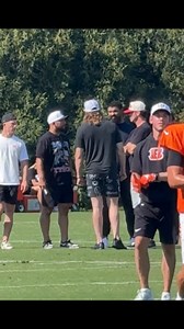 Multiple Reds players are here at Bengals practice today, including Matt McLain, Brent Suter and Emilio Pagan. Zac Taylor has been chatting with multiple Reds players during team stretch. | Cincinnati Bengals Talk