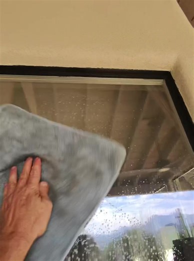 #squeegeevision #theartofwindowcleaning #visionsoap #windowcleaning #waterbender