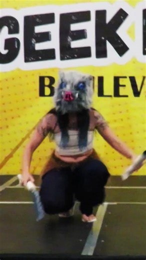 Cosplay Inosuke Hashibira de Demon Slayer no Geek Day Londrina 2026 #canaltriplog