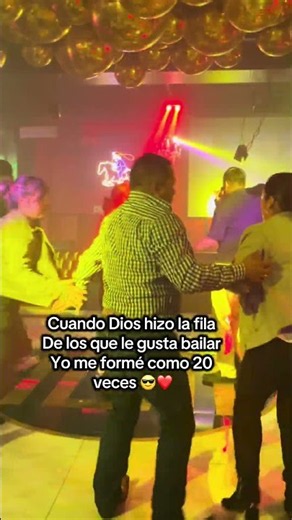 Así se baila CUMBIA con 2 mujeres 😎 #baile #bailes #cumbia #cumbias #parejabailando