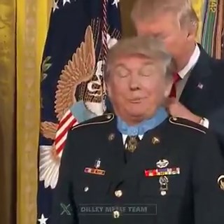 Me wearing the person i used his invite code to sign up for Bee Network.Let's roll out our invite code in the comment section for new users who will get a whole 88Bees for using our code before we go live. Start posting👇