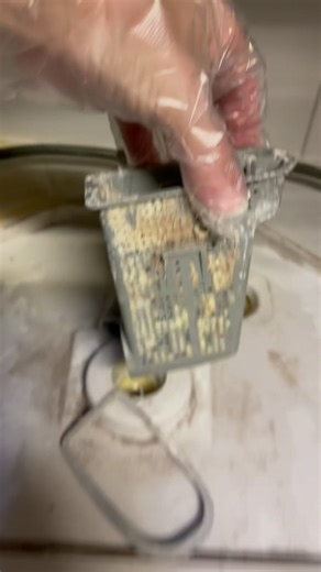 #cleaning #cleaningtiktok #cleaninghacks #deepclean #clean #cleantok #rubbermaidreveal