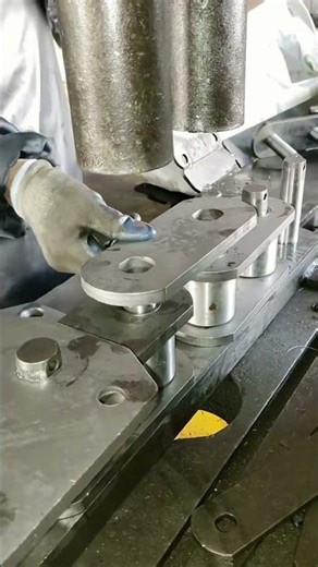 The process of fixing the bucket chain- Good tools and machinery make work easy