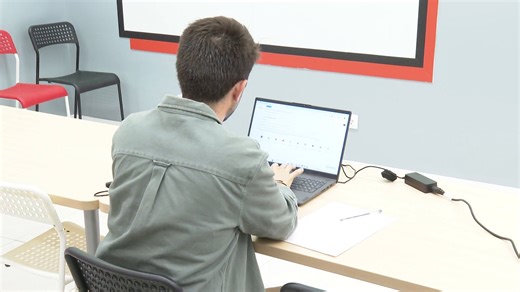 Clases gratuitas para preparar la oposición: la iniciativa solidaria de un grupo de jóvenes funcionarios