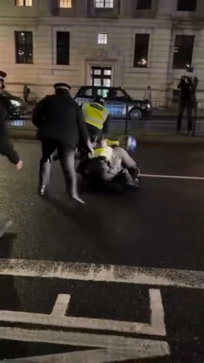 King’s Cross London last night. First time ever that Met Police have used the law to arrest the Jew haters on the street. | Campaign4Truth