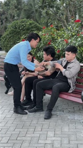 CD - A subtle moment that made everyone smile [CONDA NGUYEN] #condanguyen #kindness #help #respect