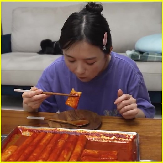 Watch Hamzy Enjoying a Delicious Food Mukbang 🍽️