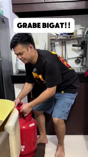 Pagod ka na buhat-buhat ang mabibigat? 😩 Time to roll, not lift! 💪 Uses & Benefits: ✅ May wheels for easy movement ✅ Perfect for gas tank & water containers ✅ Heavy-duty & stable base ✅ Space-saving organizer 🔥 60% OFF Today! 🚚 Free Shipping Nationwide 🔗 https://www.slayhome.online/homeddiyph | GlamNest