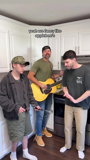 Date Night at Applebee's with Walker Hayes
