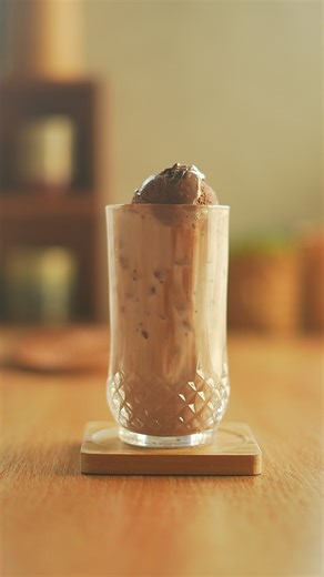 Milo Lava Chocolate Float 🤎 Ingredients: Milo Lava: 1 pack of Milo powder 2 tbsp fresh milk 1 tbsp condensed milk Whisk to combine. Ice 80 ml fresh milk 1 scoop of chocolate ice cream #milo #milolava #miloicecream #drinkoftheday #homecafe | Arkaik PH