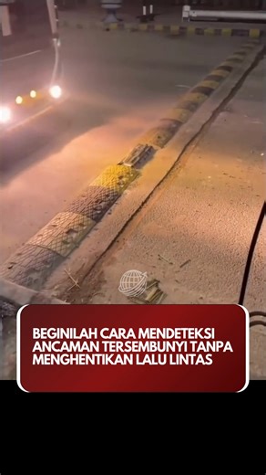 Dunia Terbaru on Instagram: "Kebanyakan orang nggak pernah sadar seberapa banyak hal yang bisa disembunyikan di bagian bawah kendaraan, sampai teknologi membukanya. Sistem ini menggunakan pemindai pengawasan bawah kendaraan yang ditanam langsung di permukaan jalan, untuk menangkap gambar beresolusi tinggi dari as roda, rangka, tangki, dan kompartemen saat truk melintas di atasnya. Kamera yang berada di bawah permukaan memindai secara real-time, lalu perangkat lunak menyatukan gambar dan menandai