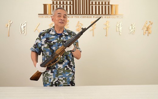 大胆创新、设计独特、性能优异，一起看捷克Vz52半自动步枪。