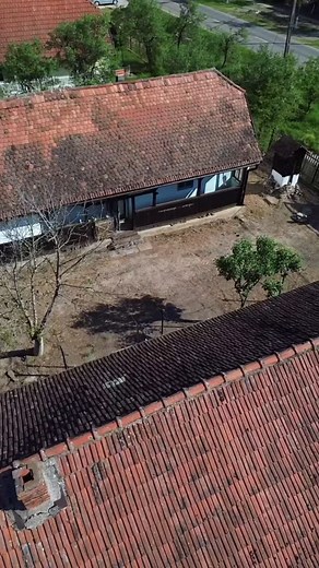 7.9K views · 11K reactions | Iuhuu! 朗 Prima parte din seria de clipuri legate de transformarea curții 154 e aici! ✨ Ușor-ușor ajung la stadiul în care să pot pune în aplicare tot ce am gândit pentru ea alături de @recreativstudio!  Ne vedem curând!  | Casa 154 | Facebook