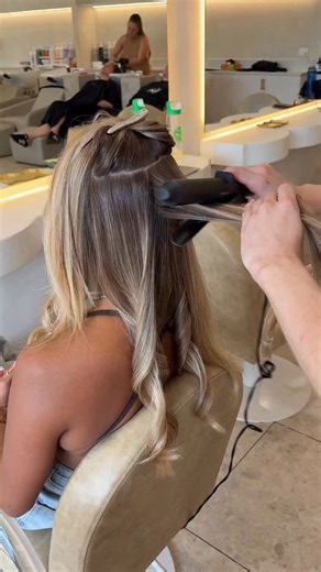 🌊 The ultimate Bixie beachy wave! Created with our ride-or-die: the #ghdchronoscurve 💫 Our go-to for that lived-in, glossy texture — with: ⚡️ Faster heat-up ✨ Smoother glide 💪 Longer-lasting curls The Bixie signature wave, but better. 💁🏼‍♀️ #ghdChronosCurve #BixieBeachyWave #GlossyCurls #BixieColour | Bixie Colour