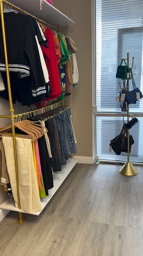 🔥 ¡PROMO ESPECIAL EN EL LIVE DE HOY! 🔥 Atención mis amores — durante el live de 4 Reasons Boutique, todas las que compren $150 o más recibirán un outfit GRATIS (¡a mi elección!) Ropa de temporada, con los mejores precios y estilo exclusivo No te lo puedes perder — ¡conecta al live, aprovecha la oferta y llévate tu regalito sorpresa! #4ReasonsBoutique #LiveSale #Ofertas #Moda #OutfitGratis | 4 Reasons Boutique