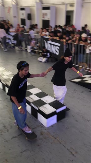 Frontside and backside boardslides Best trick holding hands - Pher x Saki | Resonance Skateboarding