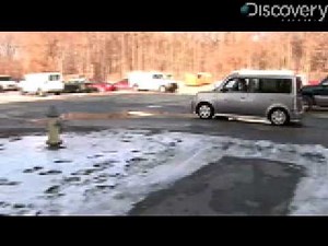 Electric Car Feeds Grid