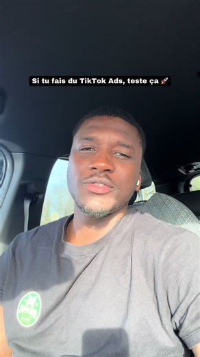 Petit tips TikTok Ads qui fait une vraie différence sur le hook rate 🔥 Au lieu de forcer un “script pub”, surfe une trend qui tourne déjà. Exemple qui marche fort en ce moment “J’affiche mon mec” / “j’affiche ma meuf” Scénarios simples Elle marche vers lui pour lui prendre son tel croyant qu’il la trompe et le surprend en train de valider son panier sur ton site. Ou encore, elle ouvre la porte de la salle de bain et le voit faire ta skincare en cachette parce que “ça marche trop bien” Ensuite t