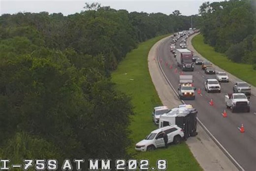 I-75 southbound traffic snarled due to trailer rollover