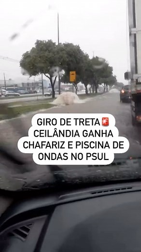 Ceilândia Muita Treta on Instagram: "Sextou na quebradinha daquele jeitão que vcs gostam… A chuva não deu trégua e deixou todo mundo molhado hoje na Ceilândia, quem pega baú chegou no trabalho com a chapinha miada. Mas o Governo não para nem em época de Chuva, e os Moradores do Psul e Por do Sol Ganharam uma piscina de Ondas e chafariz pra curtir o final de semana. Então é isso, se tua mulher saiu de casa com cabelo seco e no final do dia chegou com cabelo molhado e a chapinha miada, dessa vez e