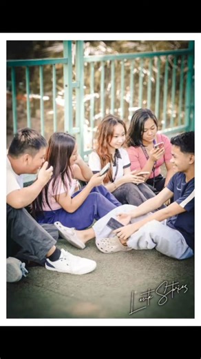 Candid Street Photography Tips for Best Friends