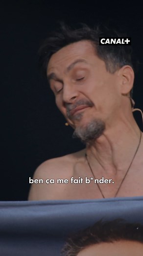 Arnaud a "gagné" une serviette TRÈS TRÈS TRÈS SPÉCIALE 🤣 La tournée du Trio, avec Jeremy Ferrari, Arnaud Tsamere et Baptiste Lecaplain , c'est dispo le 12 novembre, seulement sur CANAL . | CANAL