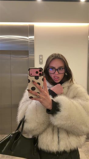 КАРИША🦋 (@karisha.rii)’s videos with LOVV66_10_метров_от_дома - Lovv66