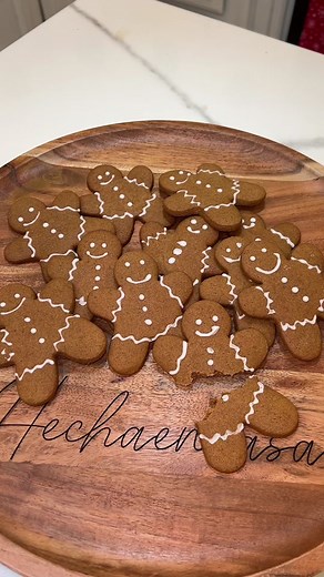 Soft and Chewy Gingerbread cookies 🤶 Recipe 🎄 • 3 cups ap flour • 1 tbsp ground ginger • 1 tbsp ground cinnamon • ½ tsp ground nutmeg • ¼ tsp ground allspice • ¼ tsp ground cloves • ½ tsp salt • ½ tsp baking soda • ¾ cup softened butter • ¾ cup light brown sugar • 2 egg yolks • 1 teaspoon vanilla • ½ cup molasses #gingerbread #gingerbreadman #gingerbreadhouse #christmas #gingerbreadcookies #cookies #christmas #christmascountdown #easyrecipe #como #facil #bake #f #fypyoupage #fyp