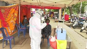 Cierre de playas y discotecas, mascarillas obligatorias, prohibición de reuniones masivas: Las restricciones se endurecen en varios países a medida que crece el temor a una segunda ola de la pandemia de covid-19 y aumentan los casos en Europa y Asia a niveles del primer brote. Video: AFP / El País | El País Cali