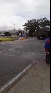 A 155mm Howitzer Self-Propelled Battery of the Philippine Army with their ATMOS 155mm self propelled howitzers are seen moving somewhere in Luzon. Video credits to MaxDefense PH community member John Christopher Vilador. #MaxDefense #MaxDefensePH #PhilippineArmy #PAArmyArtileryRegiment #ATMOS155mmSPH | MaxDefense Philippines