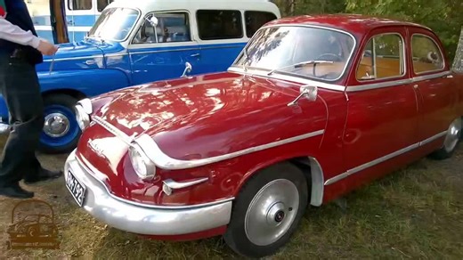 Gabriel Valeiras Fumega on Instagram: "Panhard PL 17 | El francés avanzado y diferente El Panhard PL 17 fue una berlina francesa de finales de los años 50 y comienzos de los 60 que destacó por su ingeniería poco convencional. Ligero, muy aerodinámico y eficiente, montaba un motor bóxer bicilíndrico refrigerado por aire en posición delantera con tracción delantera. Su peso reducido y su enfoque técnico le permitían ofrecer consumos bajos y un comportamiento sorprendentemente ágil. Aunque hoy es u