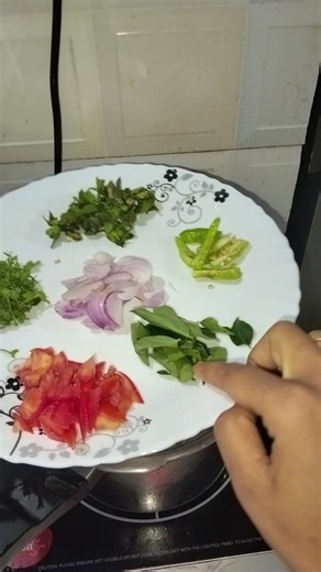 Tomato pulaav 🍅🤤 simple & taste on induction stove#Tomalopulaav#Tomatorice#food#shorts#