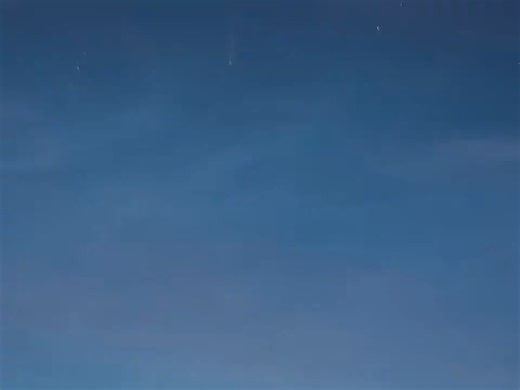 156K views · 1.4K reactions | LOOK: Glimpse of comet C/2023 A3 (Tsuchinshan–ATLAS) seen from Navotas area between 6:15 to 7:15 pm on Thursday, Oct. 17. (: Raymharc Samonte, ABS-CBN News Intern) | via Anjo Bagaoisan, ABS-CBN News | ABS-CBN News | Facebook