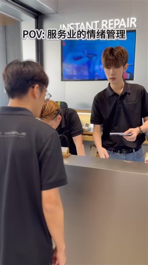 ProMobile on Instagram: "📱 手机维修服务｜PRO Mobile 当然有！ 手机出问题？别担心，放心交给 PRO Mobile 👨‍🔧✨ 我们提供 专业、可靠的维修服务，让你的设备重获新生！ 🔧 我们能维修什么？ ✔ 电池肿胀 / 续航差 ✔ 相机模糊、无法对焦 ✔ 插线却无法充电 ✔ 屏幕爆裂 / 裂痕 / 黑屏 ✔ 手机进水 ✔ 主板（Motherboard）问题 ✔ 其他各种手机疑难杂症 👉 有问题，统统可以来找我们！ 📦 我们维修哪些设备？ 📱 iPhone / Android 📟 iPad / Tablet 💻 MacBook 🎧 AirPods ⌚ Apple Watch 💰 线上预估维修价格 不必到店也能先了解价钱，有疑问随时询问，我们都会耐心解答。 👨‍🔧 专业维修团队，让你更安心 我们的维修师傅拥有多年经验， 专业的事，就交给专业的人。 💬 直接把你的手机问题发给我们 我们先帮你免费预估维修价格， ✔ 修不修都没关系 ✔ 先问问，不吃亏 📍PRO Mobile｜值得你信赖的维修伙伴 📞018 666 3333"